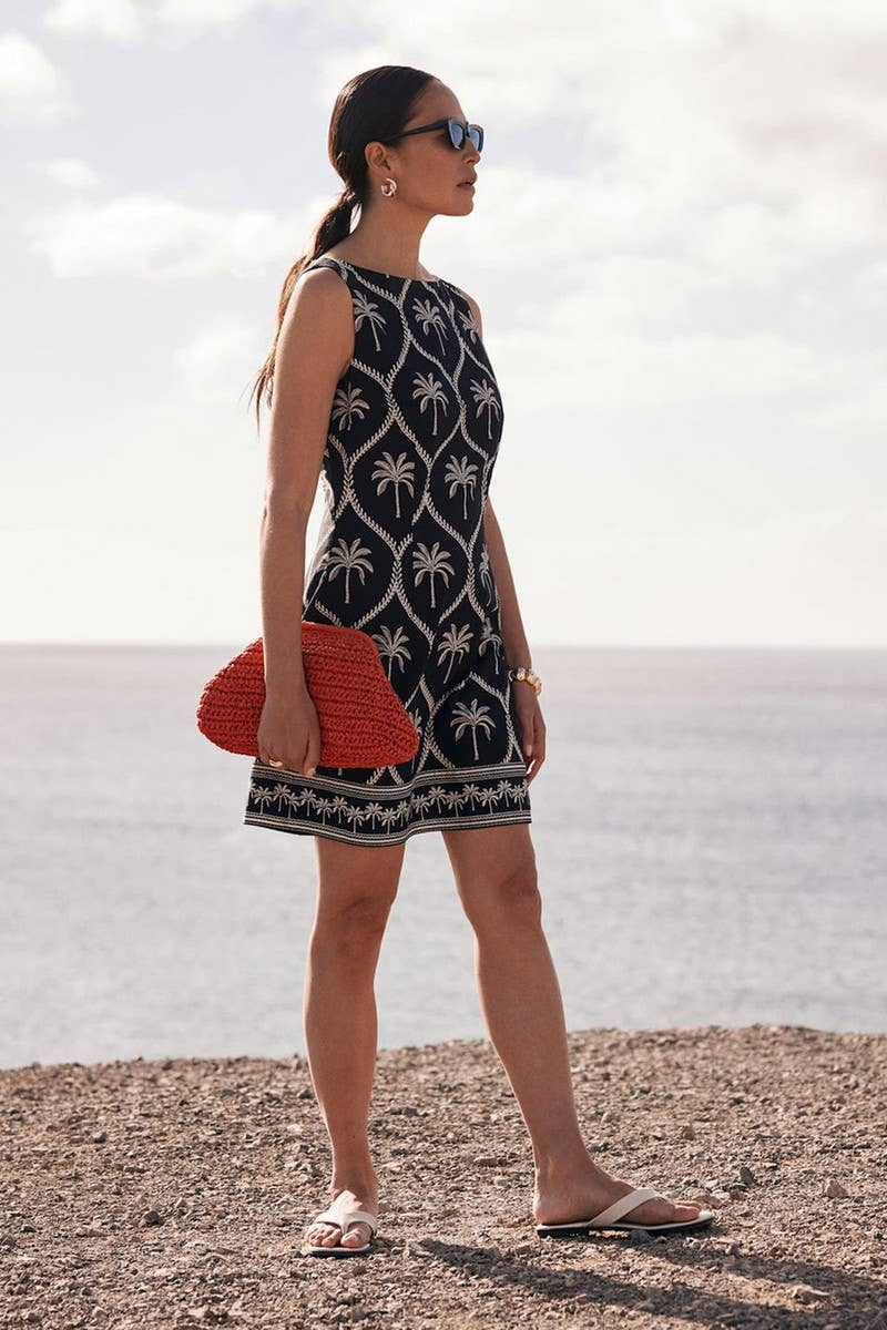 CWDSD8828_ROUND NECK EMBROIDERED FLORAL SLEEVELESS DRESS