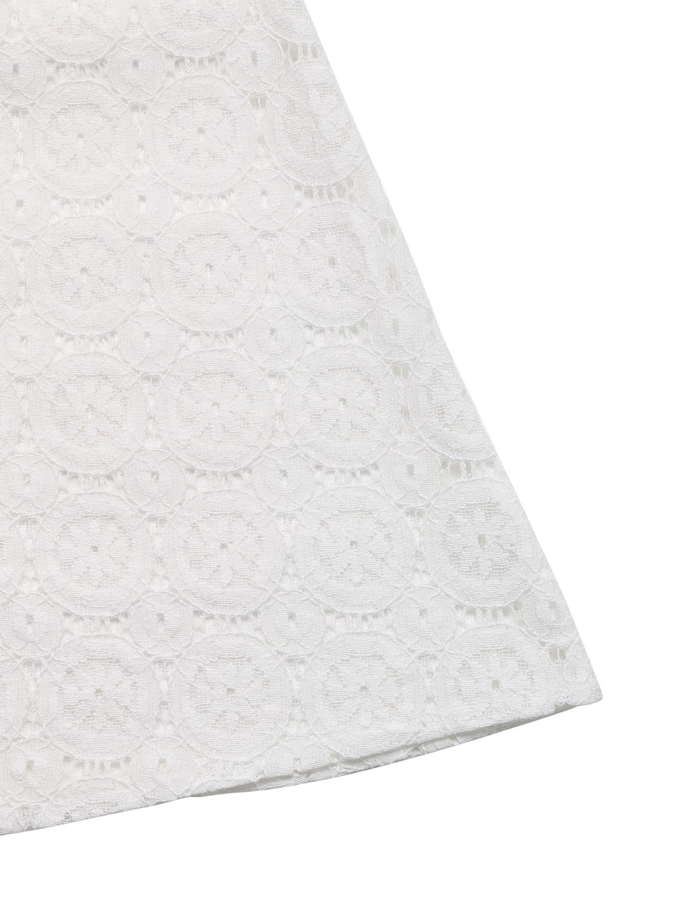 Elegant lace figure-hugging fishtail dress