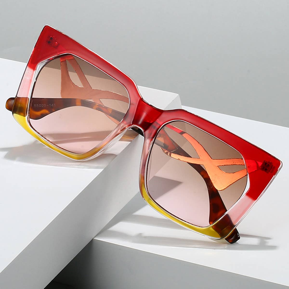 CAT-EYE CURVED TEMPLE FASHION SUNGLASSES_CWASG0536