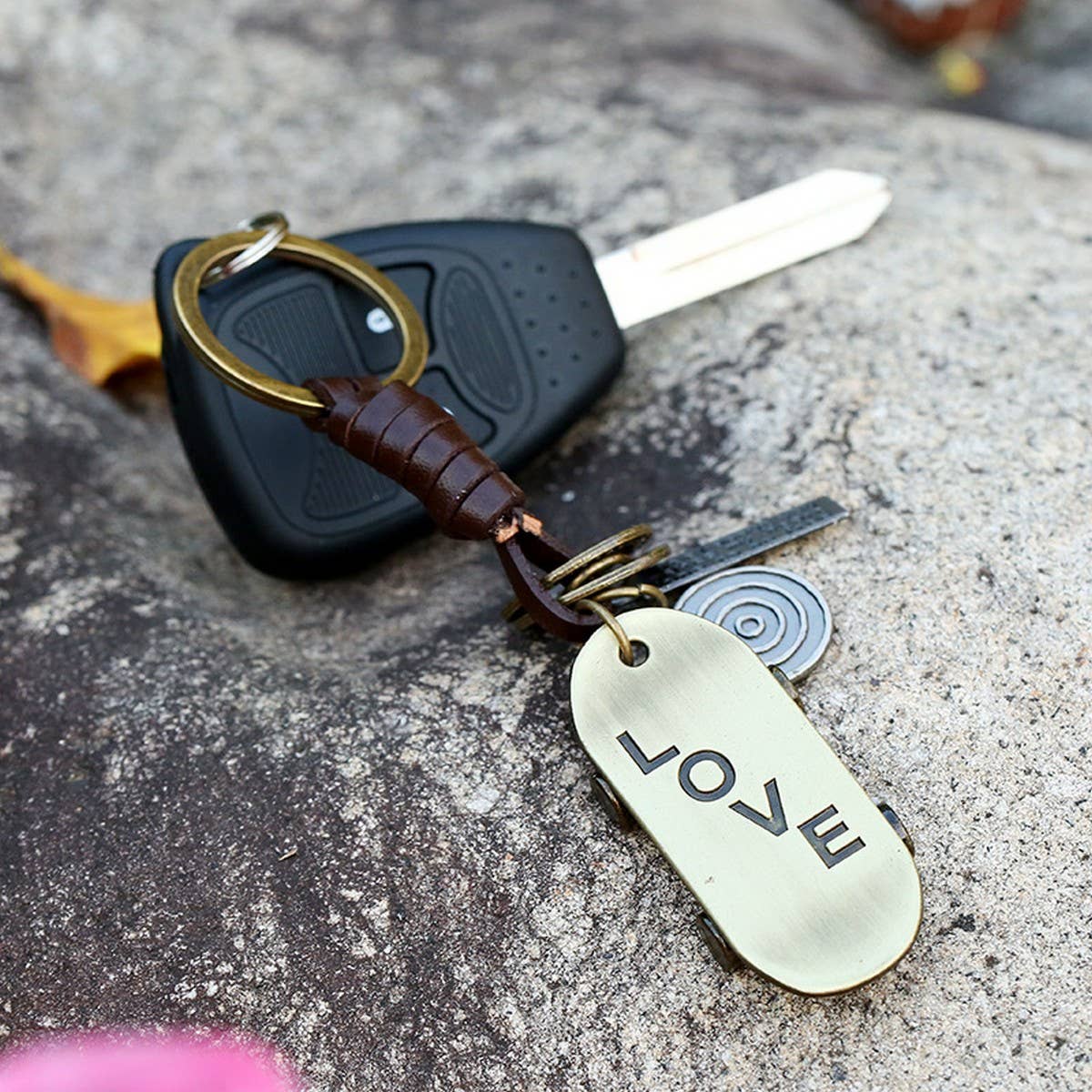 VINTAGE WOVEN SKATEBOARD LEATHER KEYCHAIN