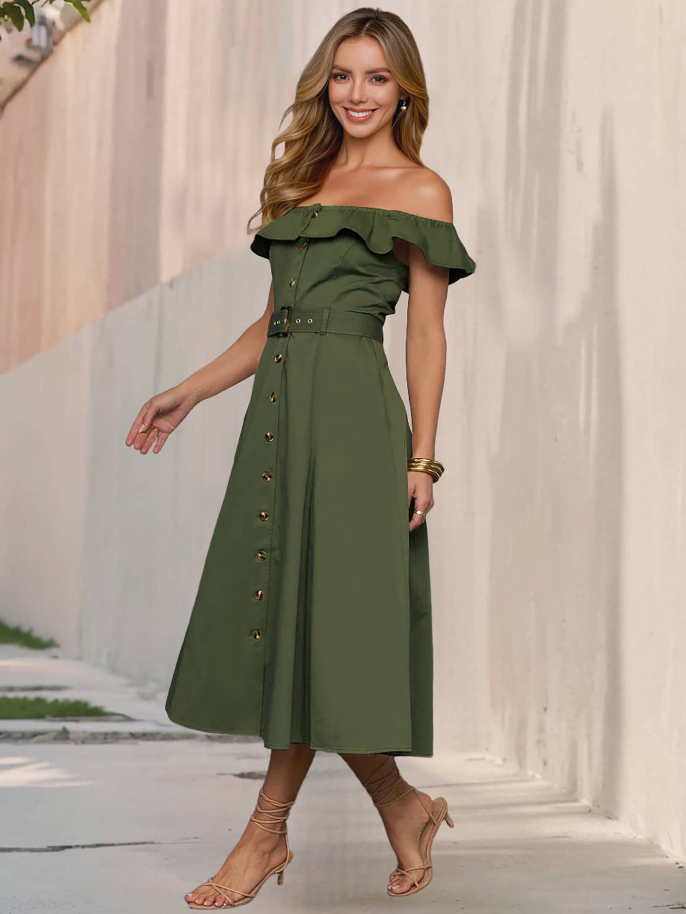 Fashionable and retro one-shoulder dress