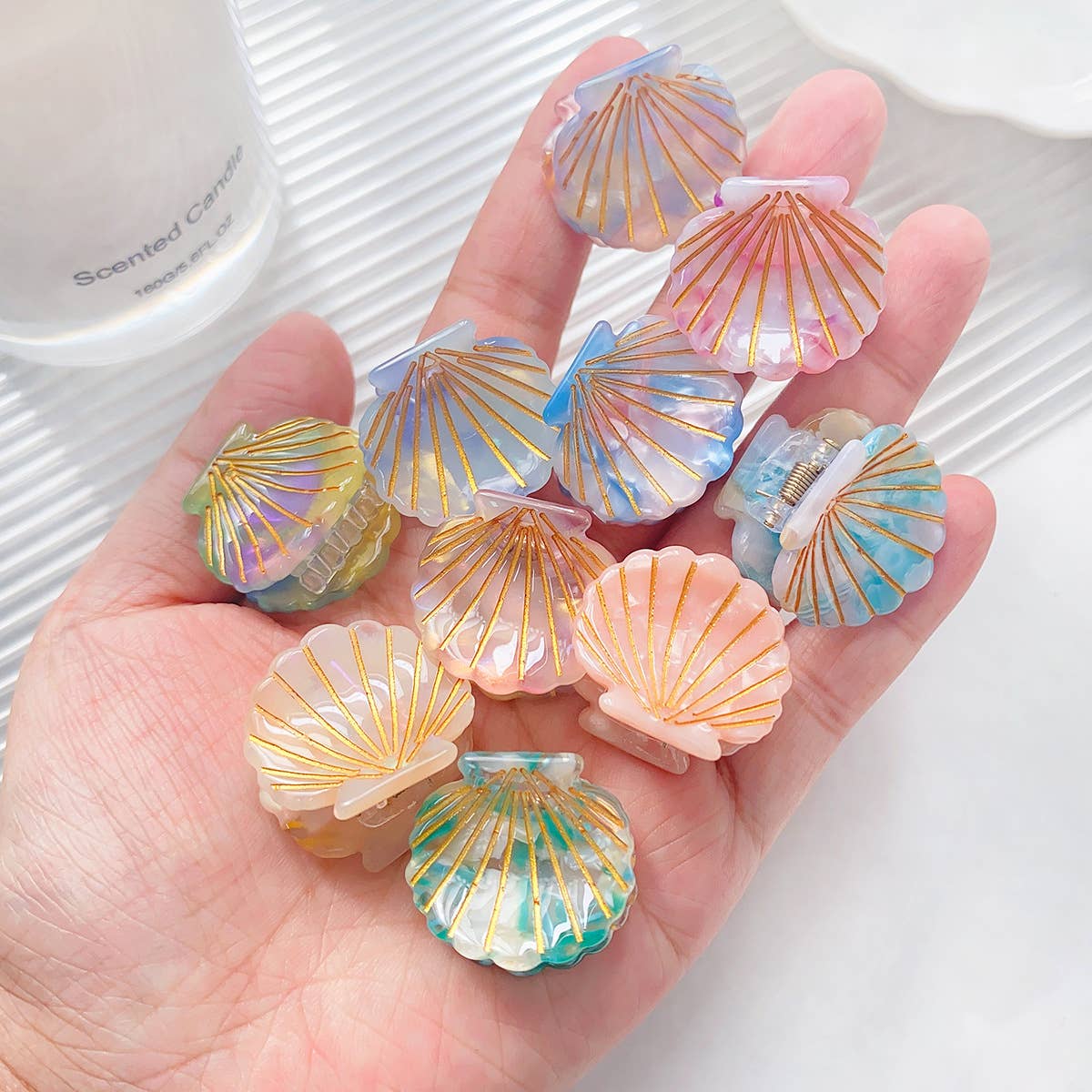 Cute mini gradient color shell acetic acid gripper