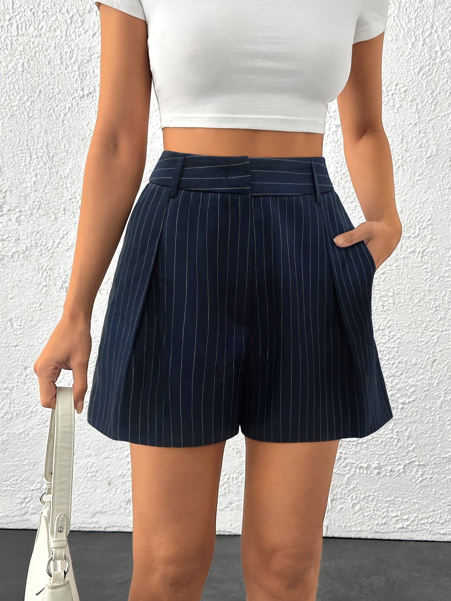 Comfortable double-pocket striped woven shorts