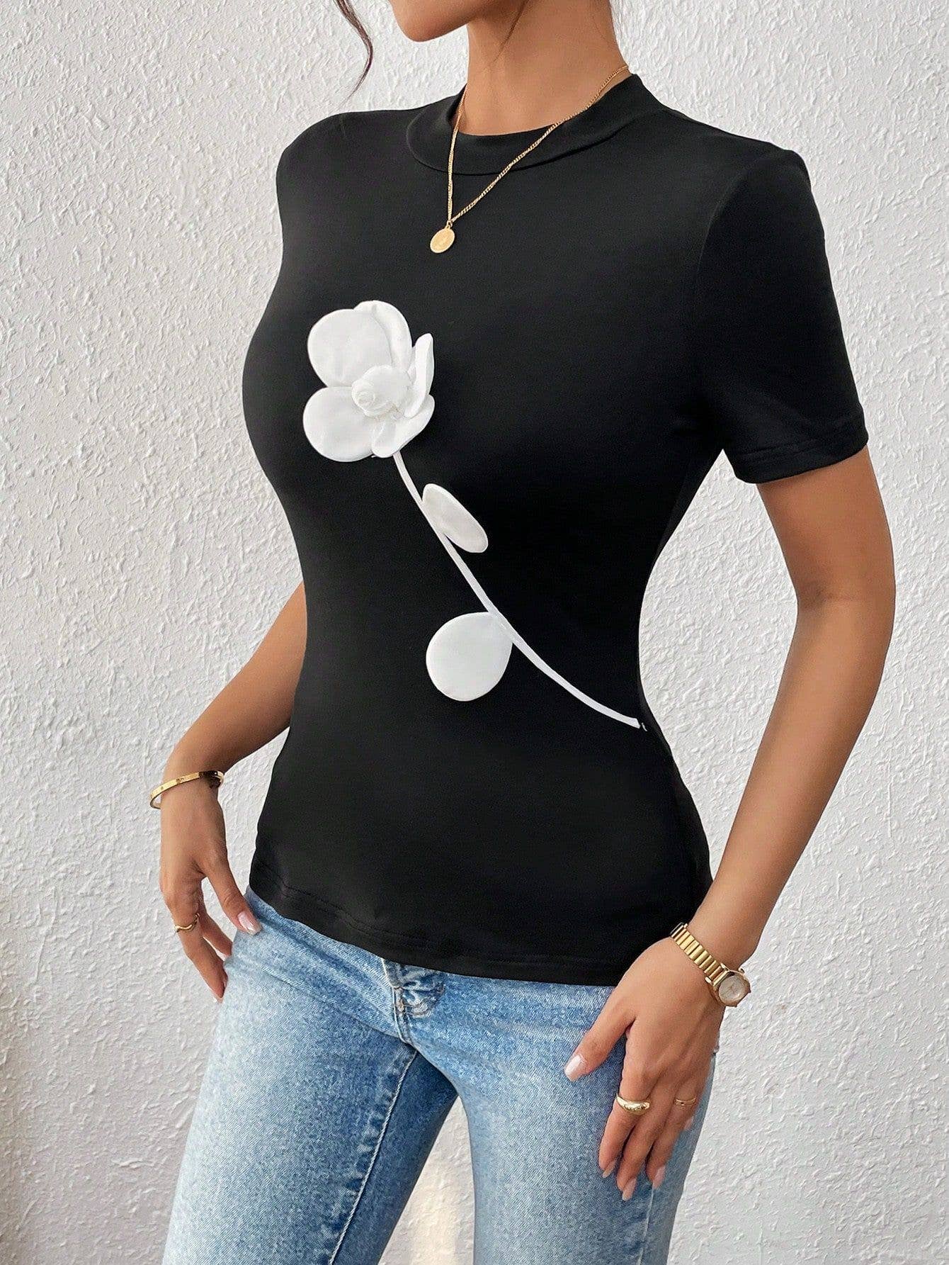 A color-blocking 3D floral embroidery slim shirt