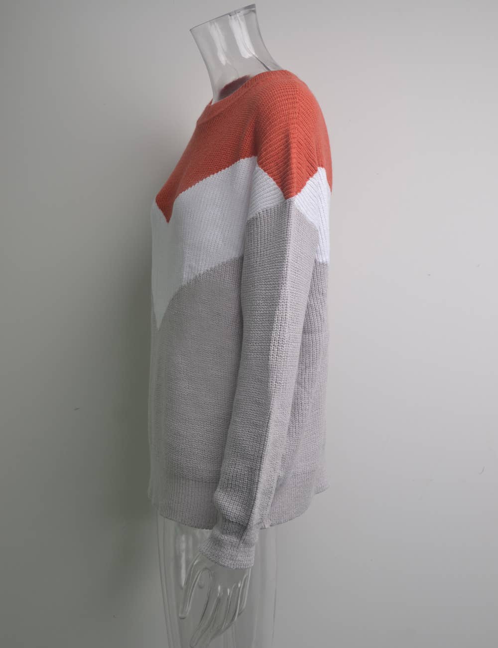 COLOR-MATCHING TURTLENECK SWEATER