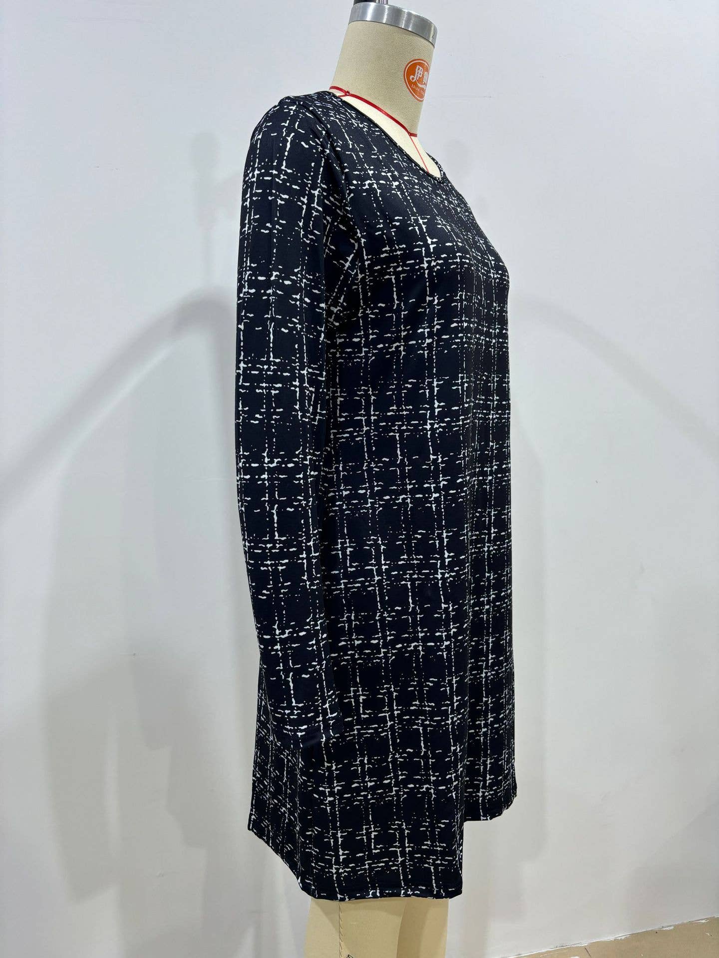 Checked round-neck long-sleeved knitted dress