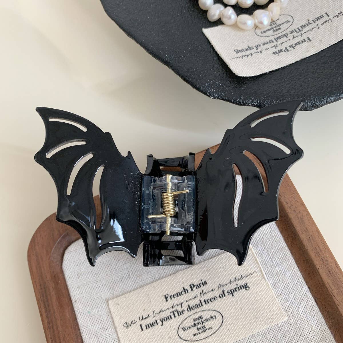 CWAHA07706_HALLOWEEN BAT WING CLAW HAIR CLIP