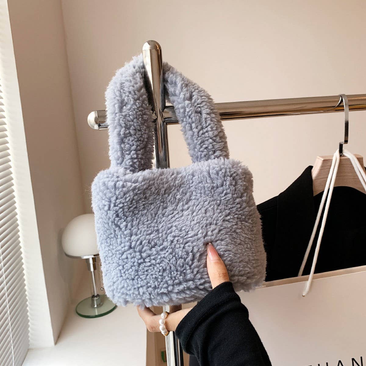 WINTER FASHION HANDHELD LAMBSWOOL BUCKET BAG_CWAB3955