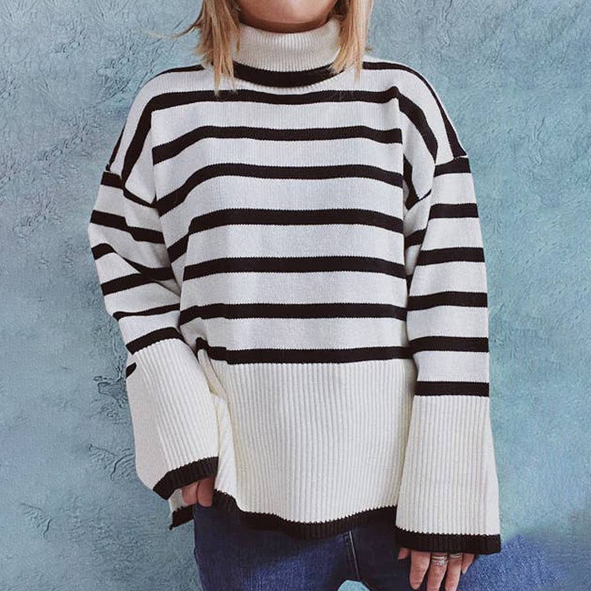 Black and white striped slit knit jumper