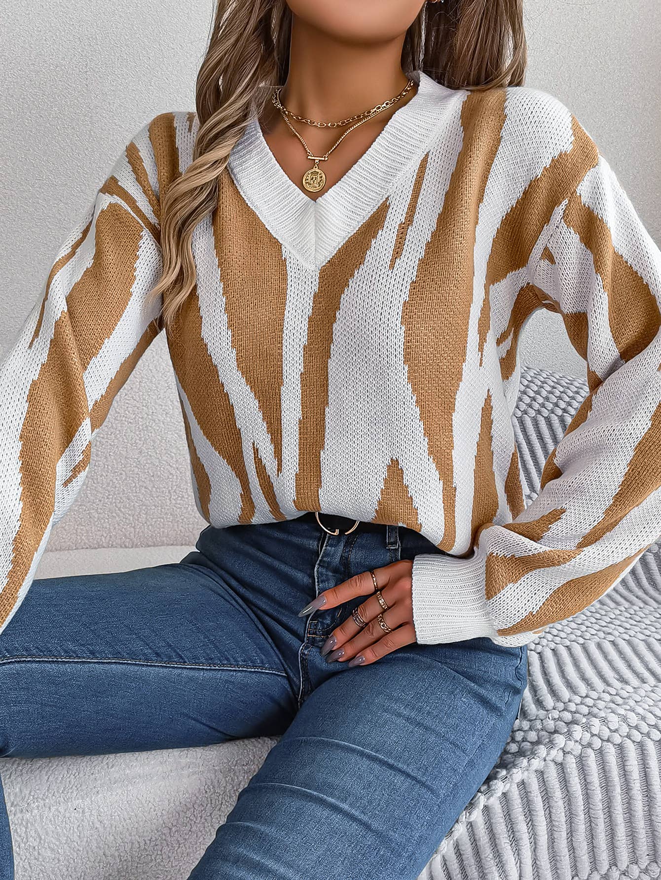 Casual V-neck long-sleeved pullover sweater