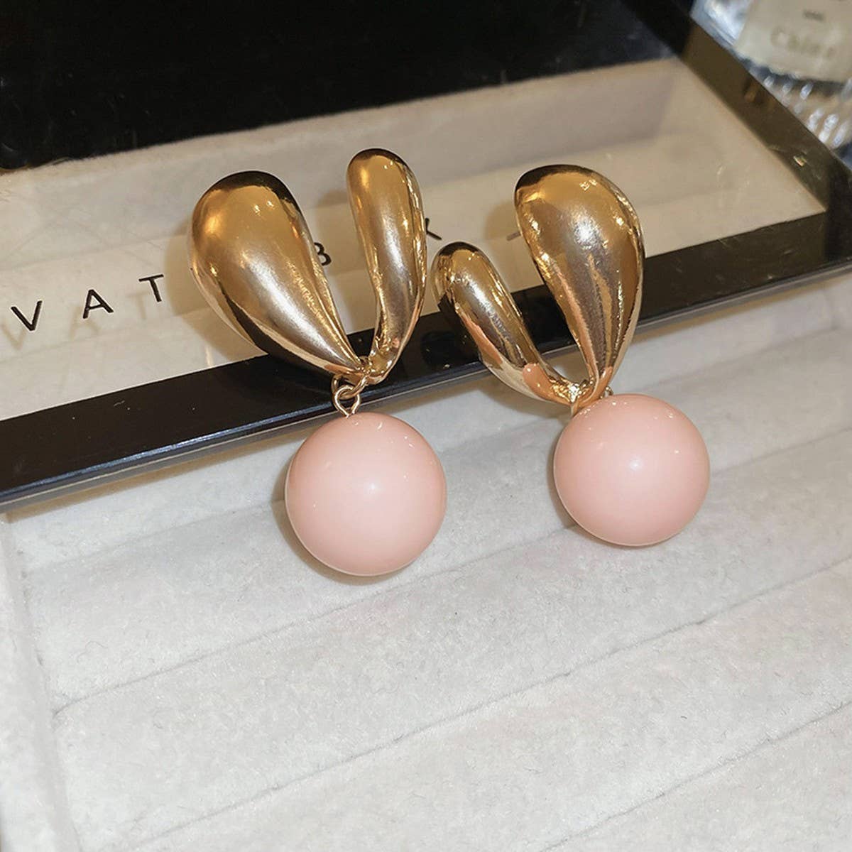 SMALL FRESH PINK LOVE EARRINGS_CWAJE2058