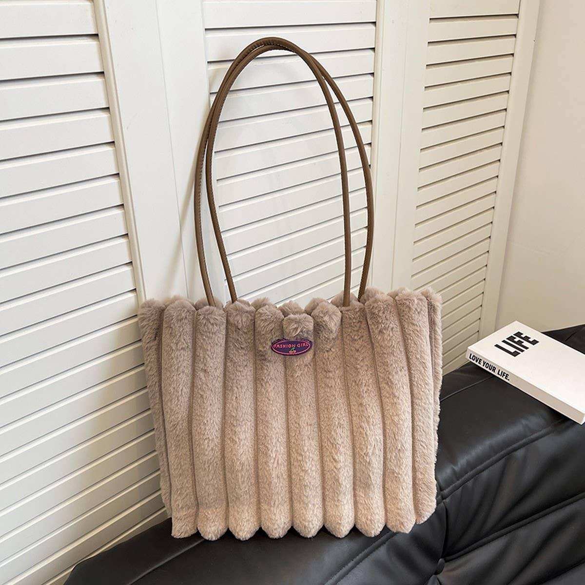 WINTER LEISURE SHOULDERBAG LARGE CAPACITY PLUSH BAG_CWAB3966