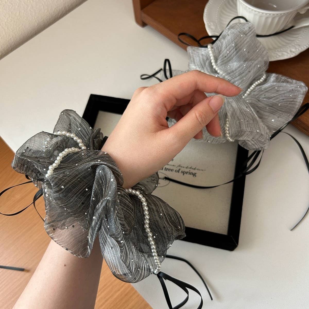 FRENCH STRIPED BOW COLLAR HAIR SCRUNCHIES