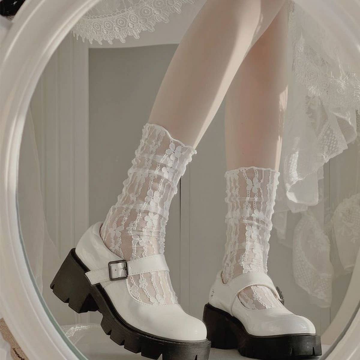 MESH ULTRA THIN MEDIUM LENGTH LACE STOCKINGS