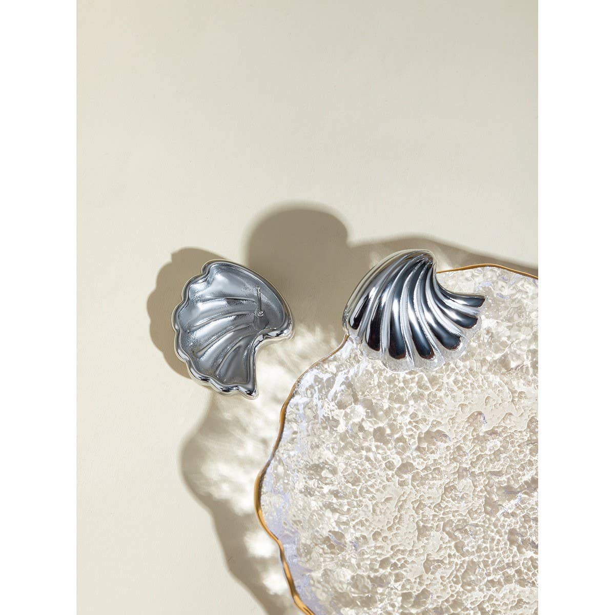 FASHIONABLE GEOMETRIC STRIPED WAVE SHELL EARRINGS