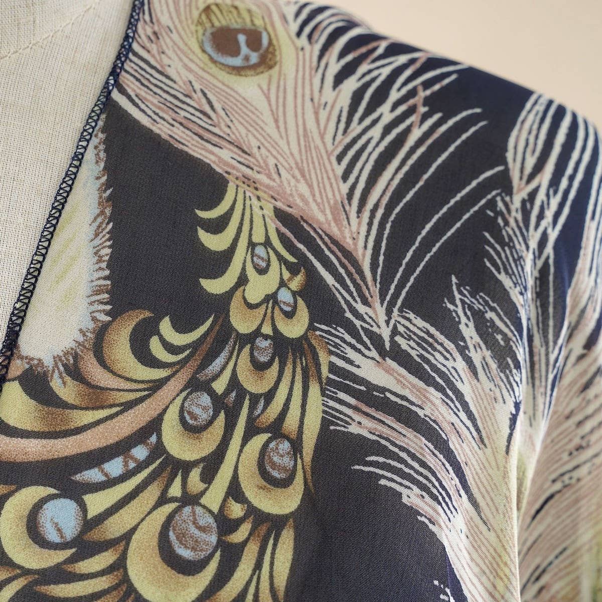 PEACOCK IN FULL BLOOM PRINT FRONT OPEN KIMONO_CWASC0800