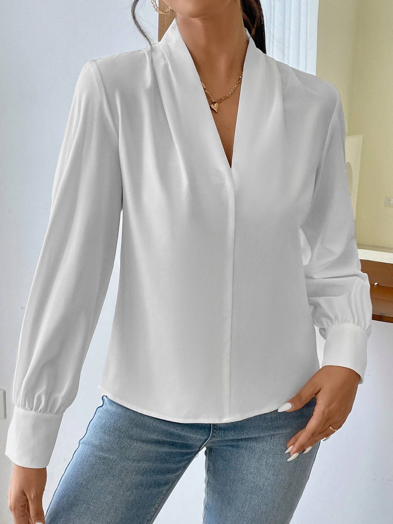Design sense V-neck loose long-sleeved shirt