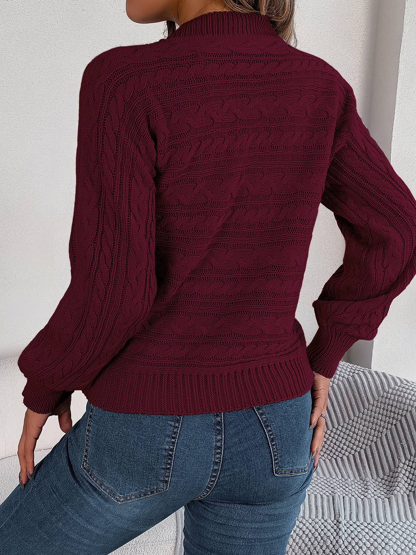Cut-out twist long-sleeved pullover sweater
