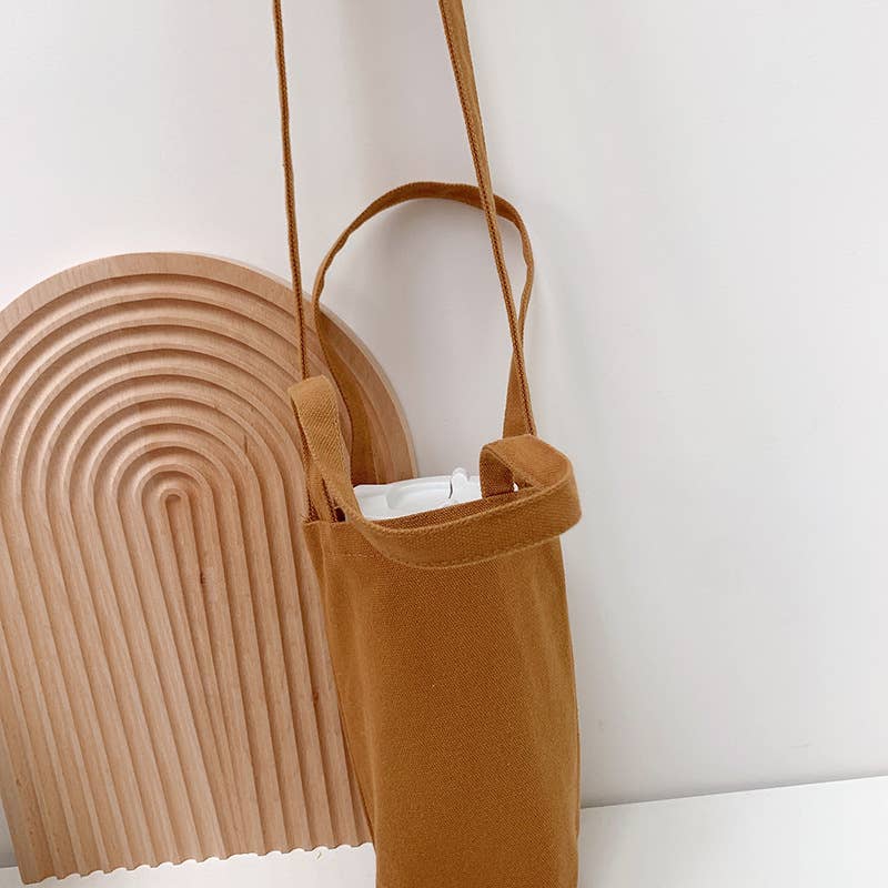 Portable and portable slanting water cup bag