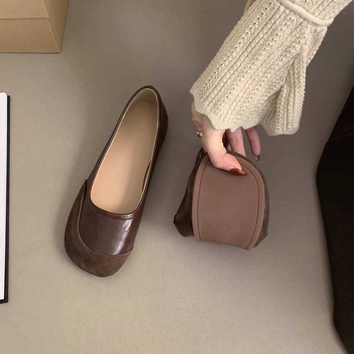 Retro Round Toe Slip-On Loafers for Women_CWSHF0113