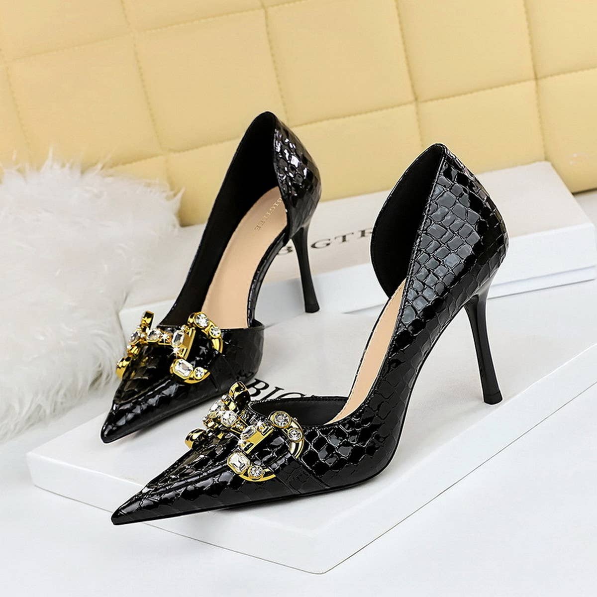 WOMEN METAL RHINESTONE BUCKLE HIGH HEELS