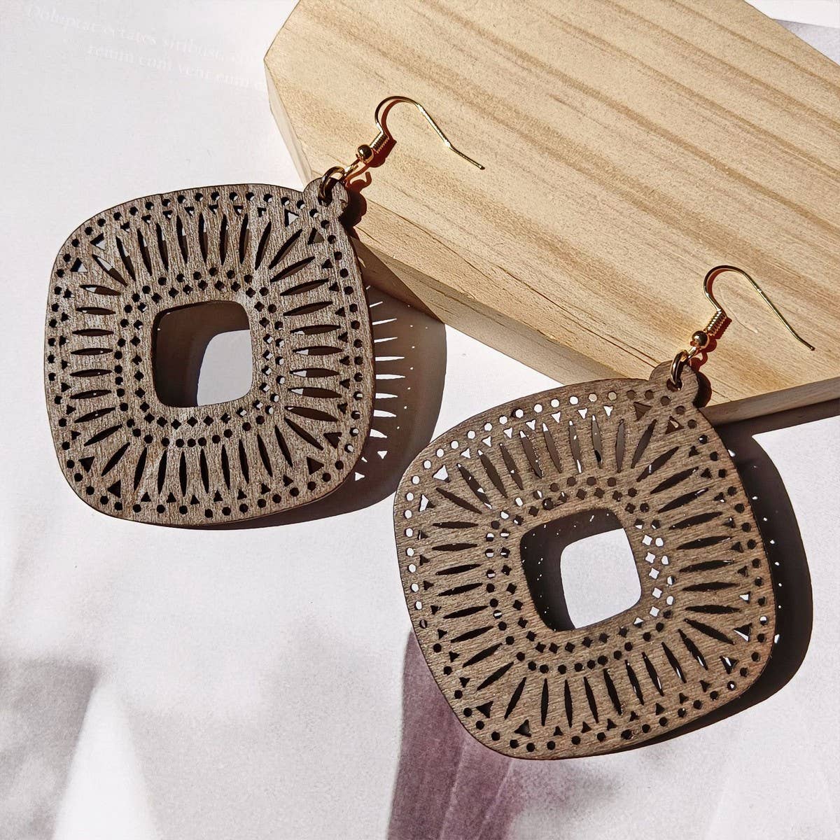 SIMPLE AND FASHIONABLE HOLLOW WATER DROP EARRINGS