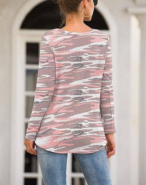 CAMO PRINT TWIST WAFFLE T-SHIRT WITH LOOSE HEM