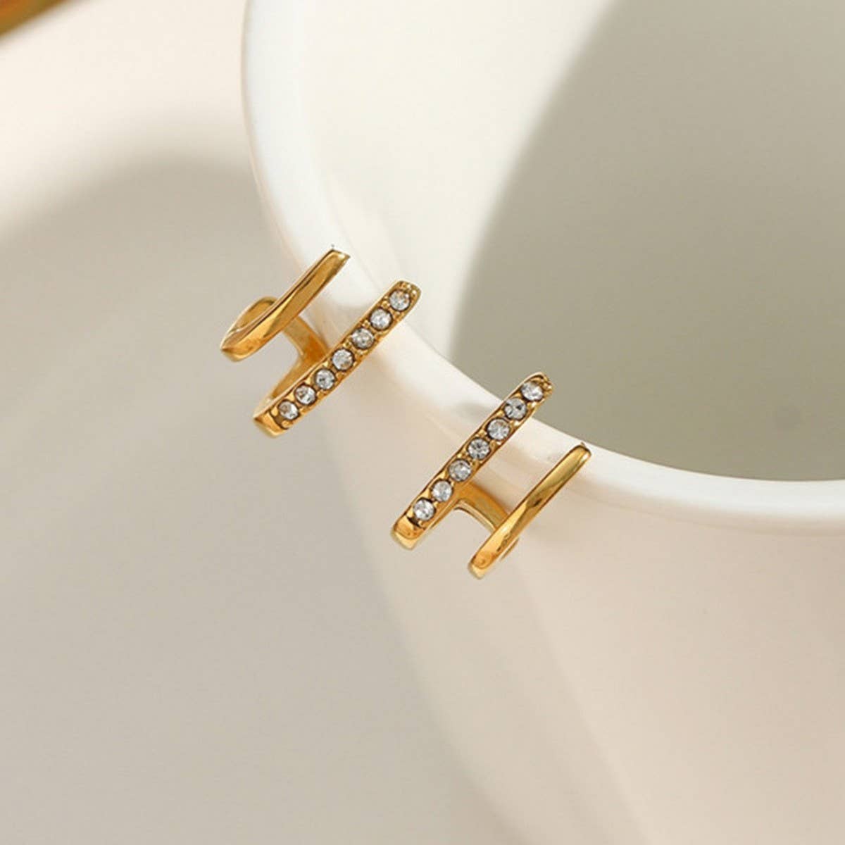 GEOMETRIC SIMPLE TEMPERAMENT EARRINGS