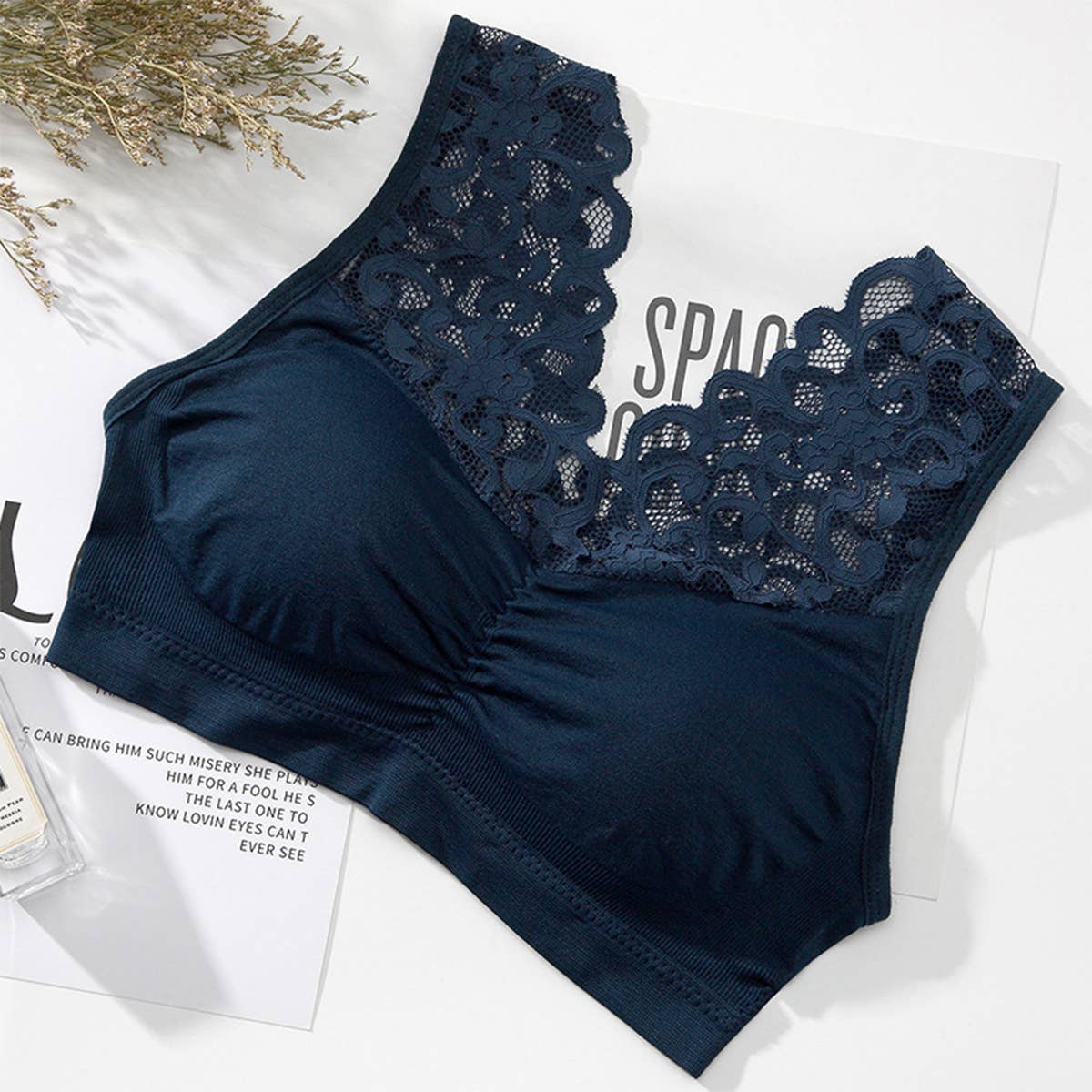 WOMEN PLUS-SIZE LACE BRA WITH BEAUTIFUL BACK