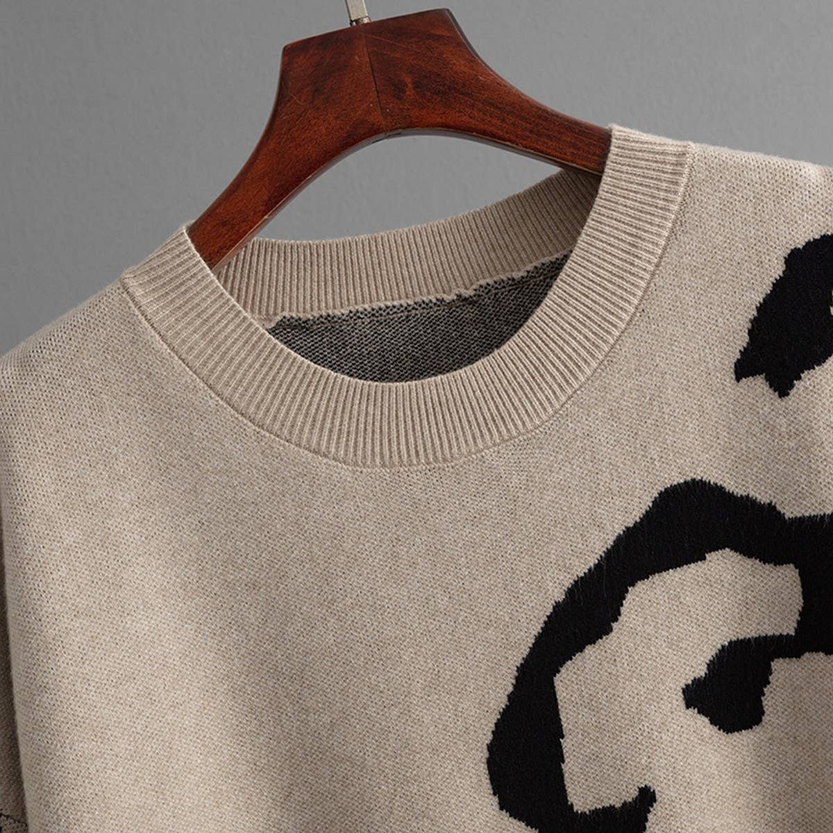 Crew-neck pullover leopard print long-sleeved base
