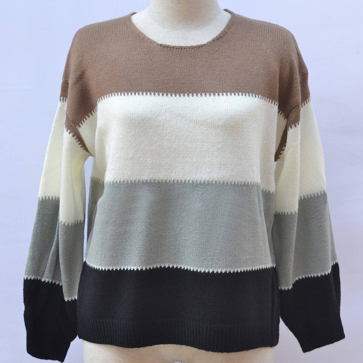 Color-matching crew-neck loose knit sweater