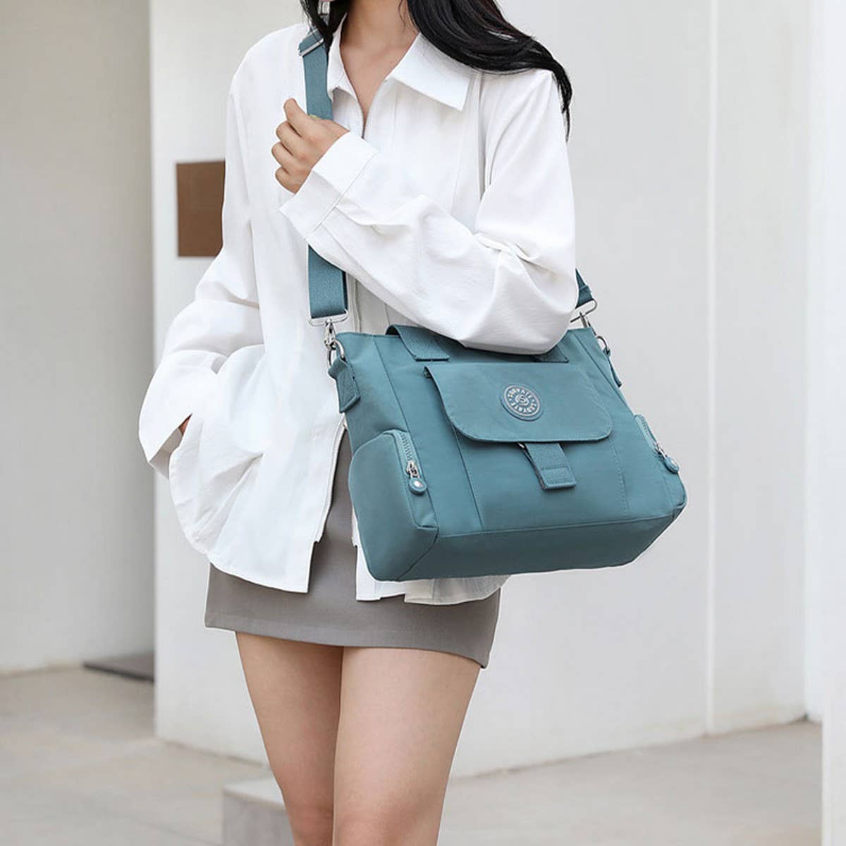 SIMPLE LARGE CAPACITY NYLON SHOULDER BAG_CWASC1787