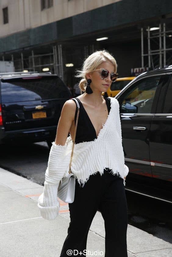 BIG V-NECK TWO FRINGE SWEATERS