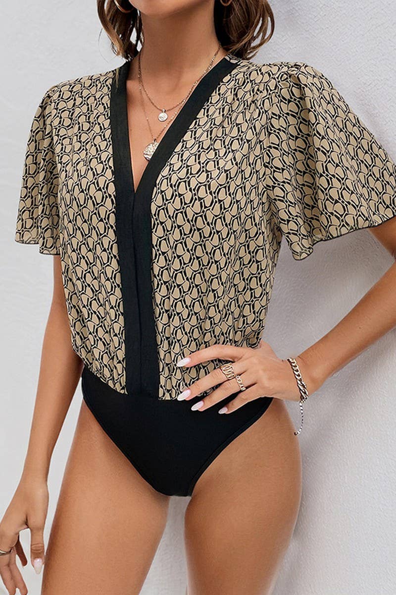 CWTBLS1566_PANELED V-NECK SHIRT WITH RUFFLED SLEEVES