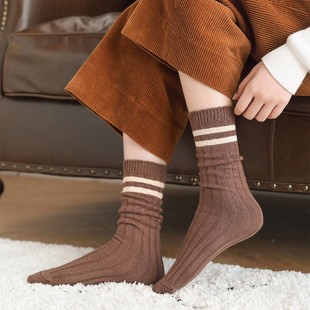 AUTUMN AND WINTER TWO-BAR STACKED SOCKS_CWMS0998