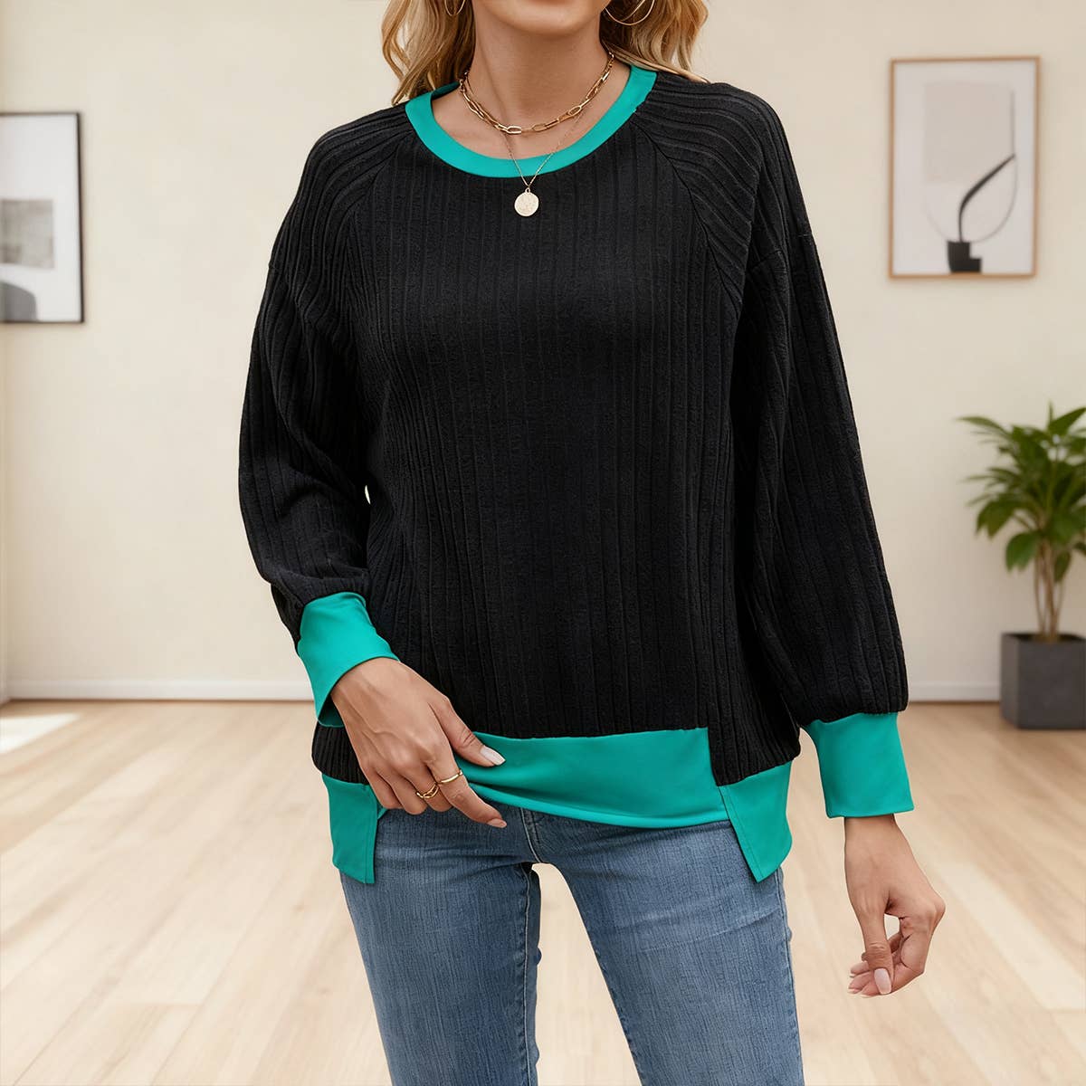 Fashionable color-blocked loose knitted top