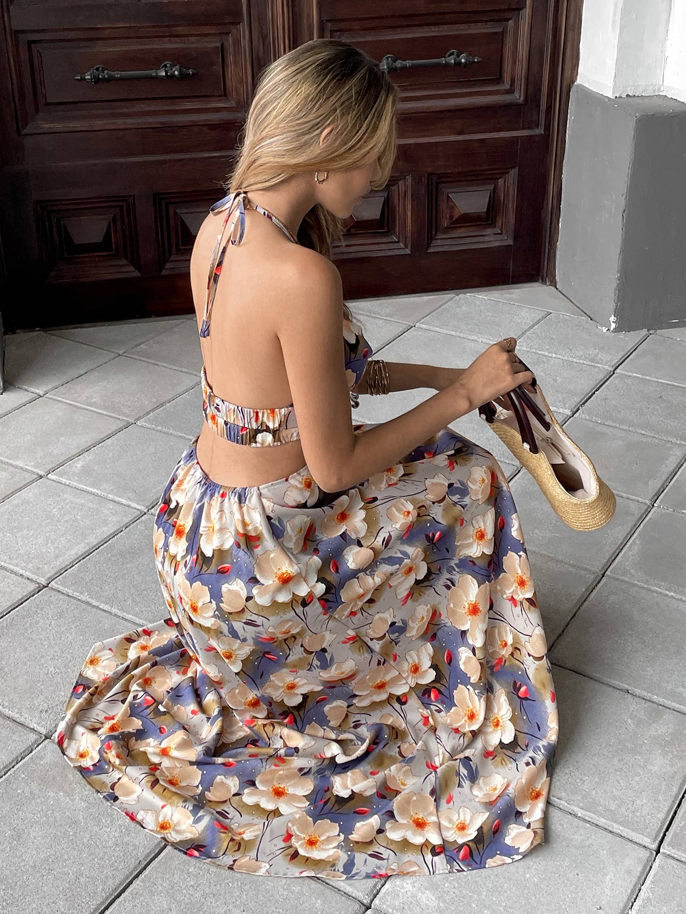 Chinese-style prints long, cinched, halter dress