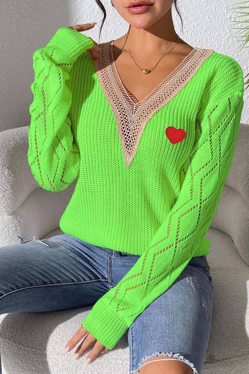 CWTTT00021_WOMEN V-NECK  PATCHWORK HEART KNIT SWEATER