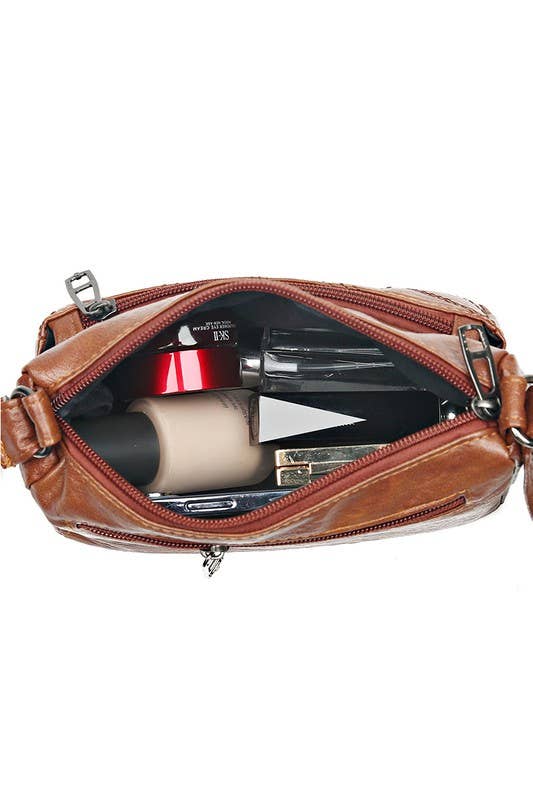 SOFT LEATHER SQUARE MESSENGER BAG_CUAB0036