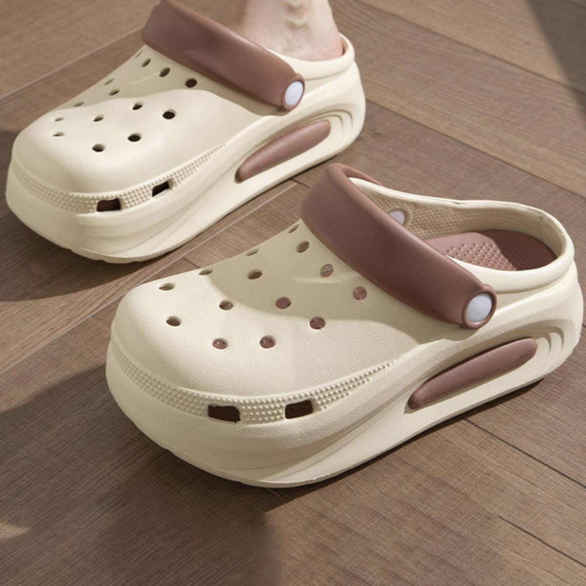 2024 NEW THICK-SOLED NON-SLIP HOLE SANDALS_CWSHS0821
