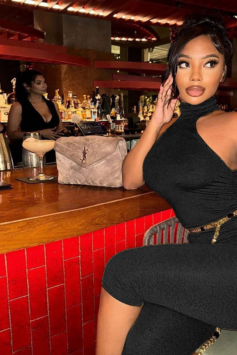 CWSTB1752_HIGH NECK SLEEVELESS TOP AND BIKER SHORTS SET