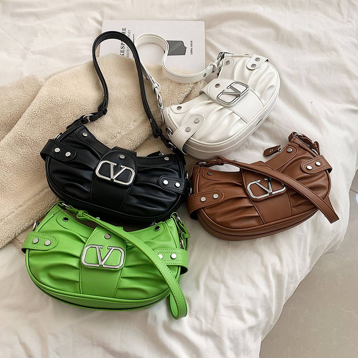 FASHIONABLE V PLEATED STUDDED SHOULDER BAG_CWAB1578