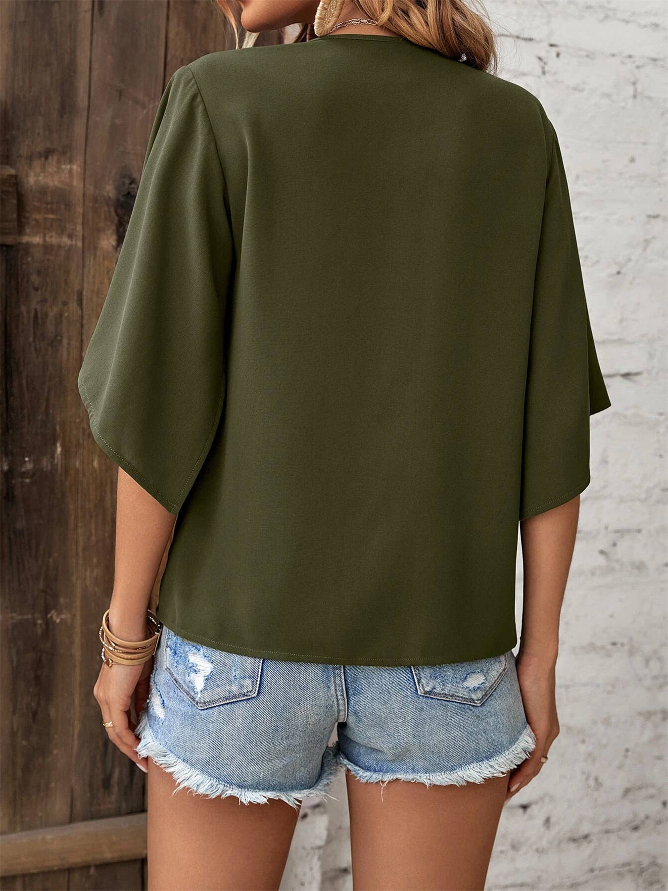 Fashionable solid-color V-neck bat-sleeve top