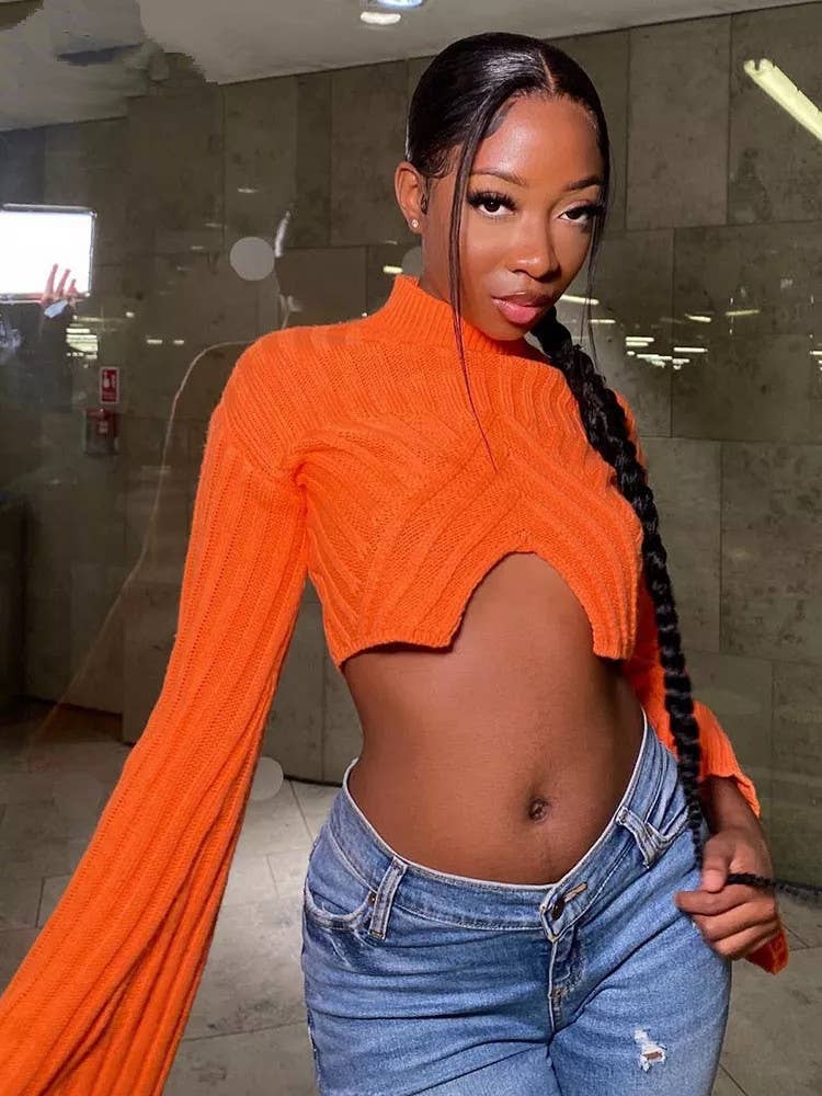 CREW-NECK TIGHT IRREGULAR CROP SWEATER